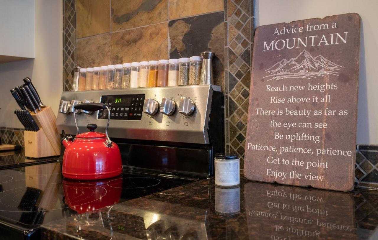 Misty Mountain- Premium 2 Bedroom Mountain View Канмор Экстерьер фото
