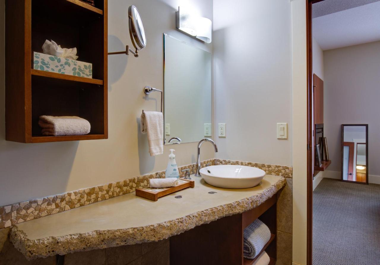 Misty Mountain- Premium 2 Bedroom Mountain View Канмор Экстерьер фото